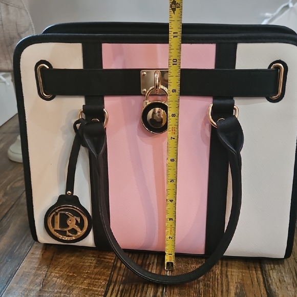 Elegant DS‎ Black, Pink, and White Large Handbag with Gold Accents.... - Picture 7 of 9